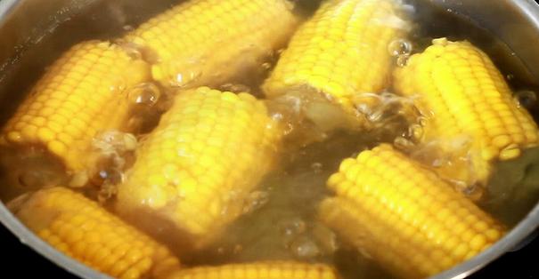 How Long to Boil Sweet Corn